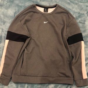 Nike Women’s Therma Fleece Top. (Used)